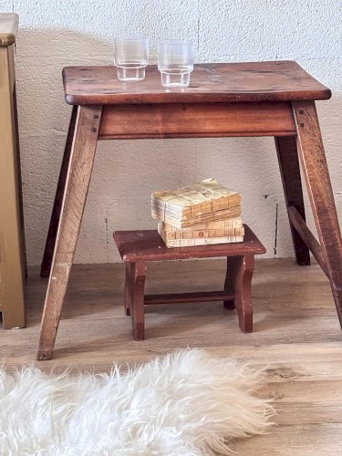 Francine, la table d'appoint en bois N°332