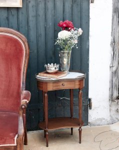 Francine, la table d'appoint en bois N°336