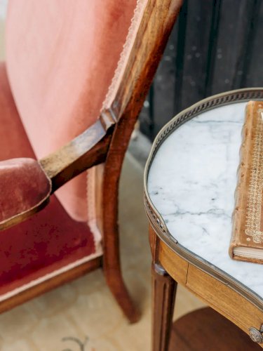 Francine, la table d'appoint en bois N°336