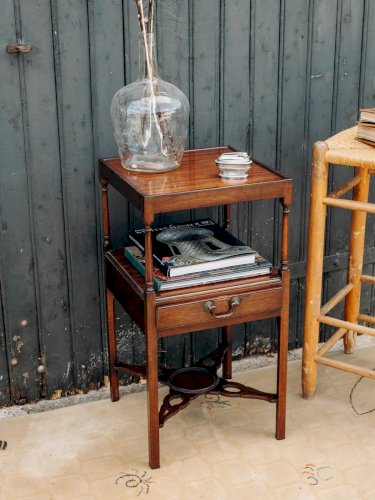 Francine, la table d'appoint en bois N°338