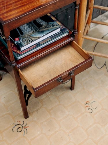 Francine, la table d'appoint en bois N°338