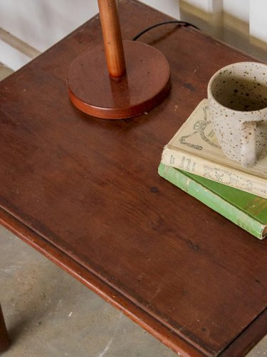 Francine, la table d'appoint en bois N°341