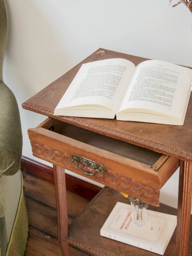 Francine, la table d'appoint en bois N°358