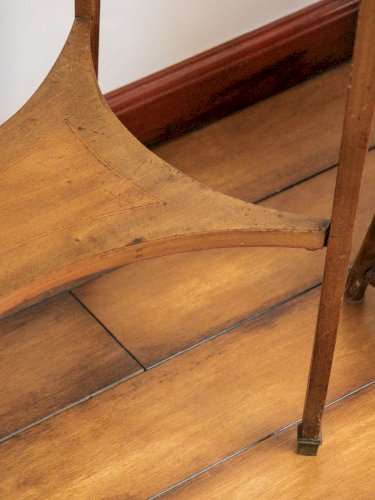 Francine, la table d'appoint en bois N°359