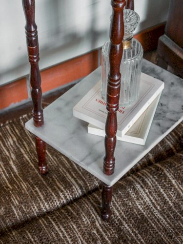 Francine, la table d'appoint en bois N°361