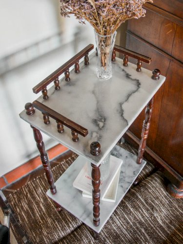 Francine, la table d'appoint en bois N°361