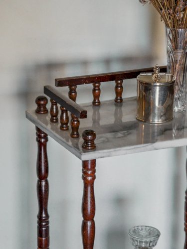 Francine, la table d'appoint en bois N°361