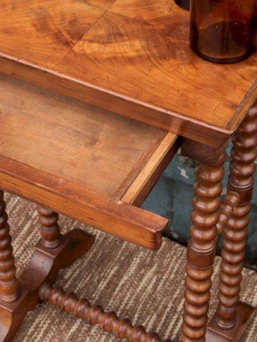 Francine, la table d'appoint en bois N°388