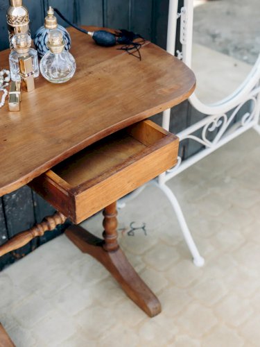 Francine, la table d'appoint en bois N°389