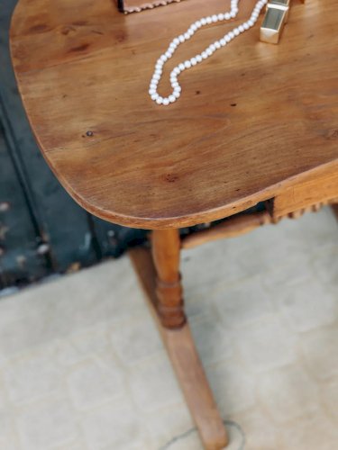 Francine, la table d'appoint en bois N°389