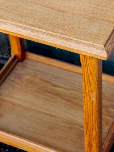 Francine, la table d'appoint en bois N°395