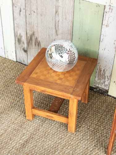 Francine, la table d'appoint en bois N°396