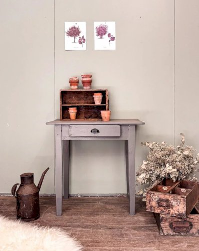 Francine, la table d'appoint en bois N°428