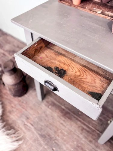 Francine, la table d'appoint en bois N°428