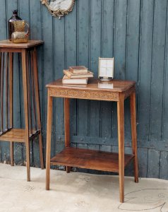 Francine, the wooden side table No. 438