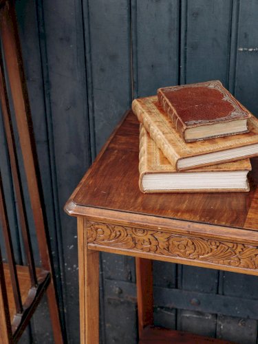 Francine, la table d'appoint en bois N°438