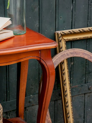 Francine, la table d'appoint en bois N°447