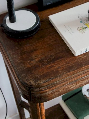 Francine, la table d'appoint en bois N°459