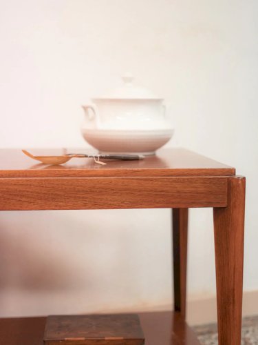 Francine, la table d'appoint en bois N°473