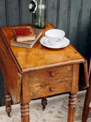 Francine, la table d'appoint en bois N°496