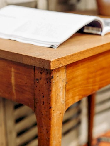 Francine, la table d'appoint en bois N°498