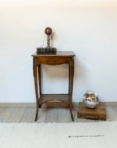 Francine, the wooden side table No. 505