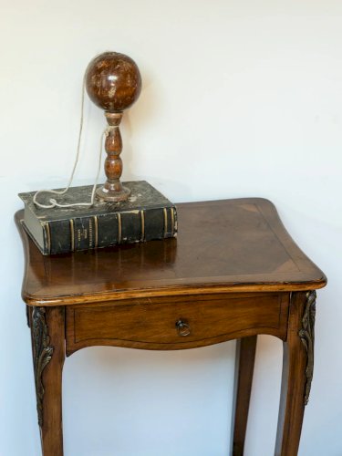 Francine, la table d'appoint en bois N°505