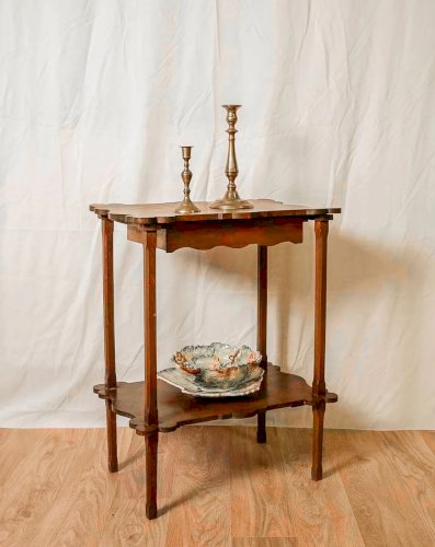 Francine, la table d'appoint en bois N°513