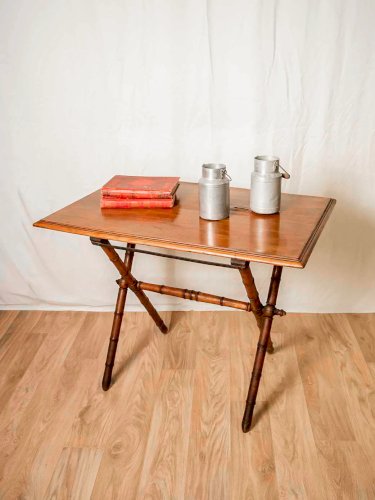 Francine, la table d'appoint en bois N°521