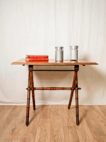 Francine, la table d'appoint en bois N°521
