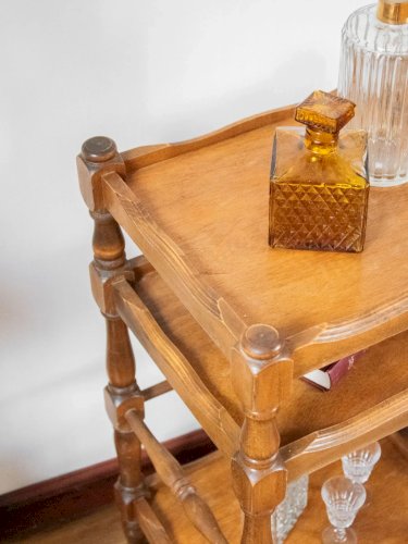 Francine, la table d'appoint en bois N°542