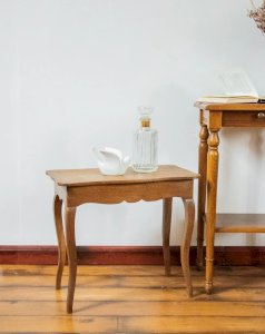 Francine, the wooden side table No. 546