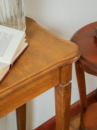 Francine, la table d'appoint en bois N°547