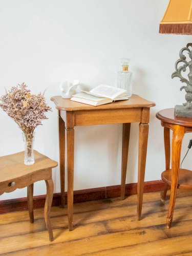Francine, la table d'appoint en bois N°547