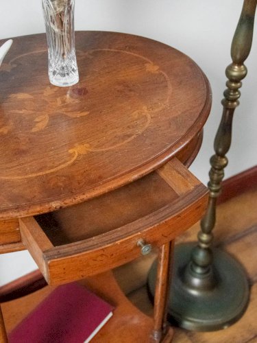 Francine, la table d'appoint en bois N°548