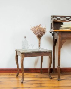 Francine, the wooden side table No. 549