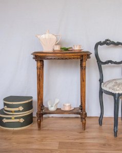 Francine, the wooden side table No. 594