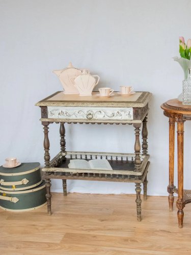 Francine, la table d'appoint en bois N°612