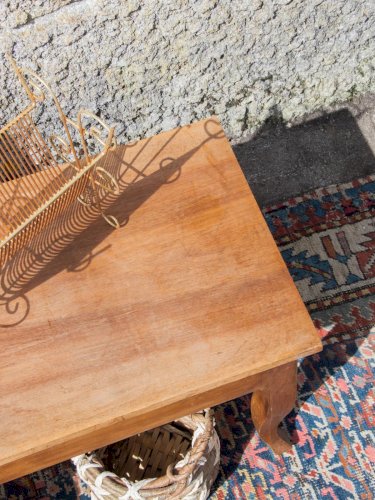 Francine, la table d'appoint en noyer N°339