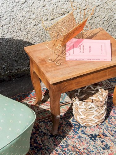 Francine, la table d'appoint en noyer N°339