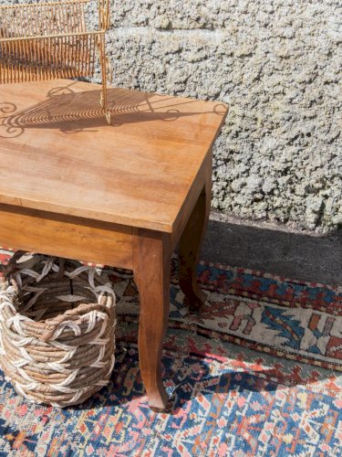 Francine, la table d'appoint en noyer N°339