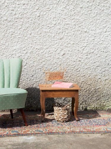 Francine, la table d'appoint en noyer N°339