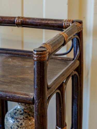 Francine, la table d'appoint en rotin N°689