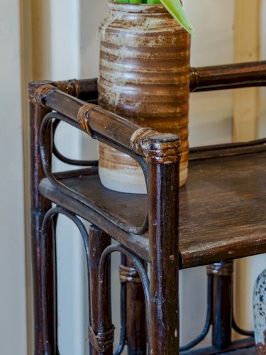 Francine, la table d'appoint en rotin N°689