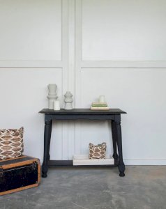 Francine, the black side table No. 491