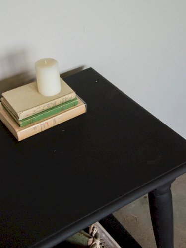 Francine, la table d'appoint noire N°491