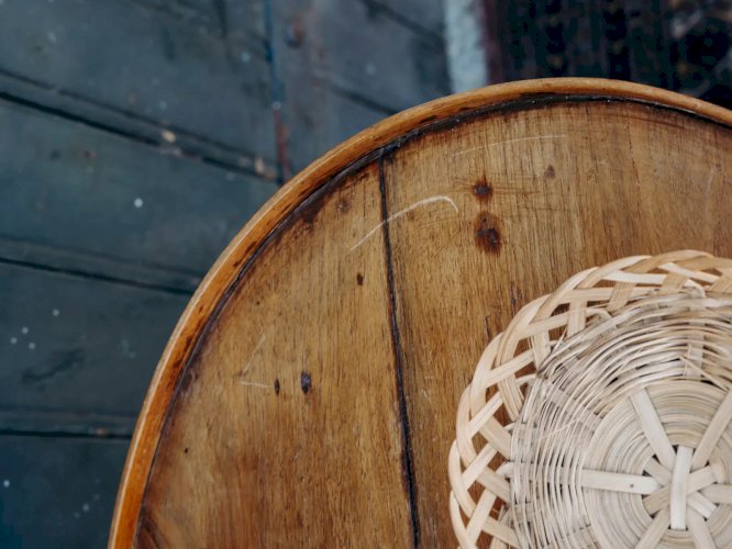 Francine, la table d'appoint ovale N°382