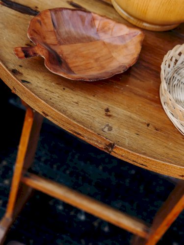 Francine, la table d'appoint ovale N°382