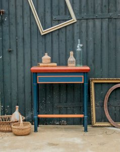 Francine, the pivoting side table No. 446