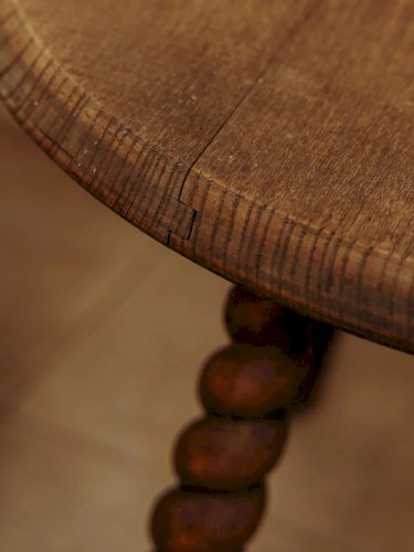 Francine, la table d'appoint tripode N°482